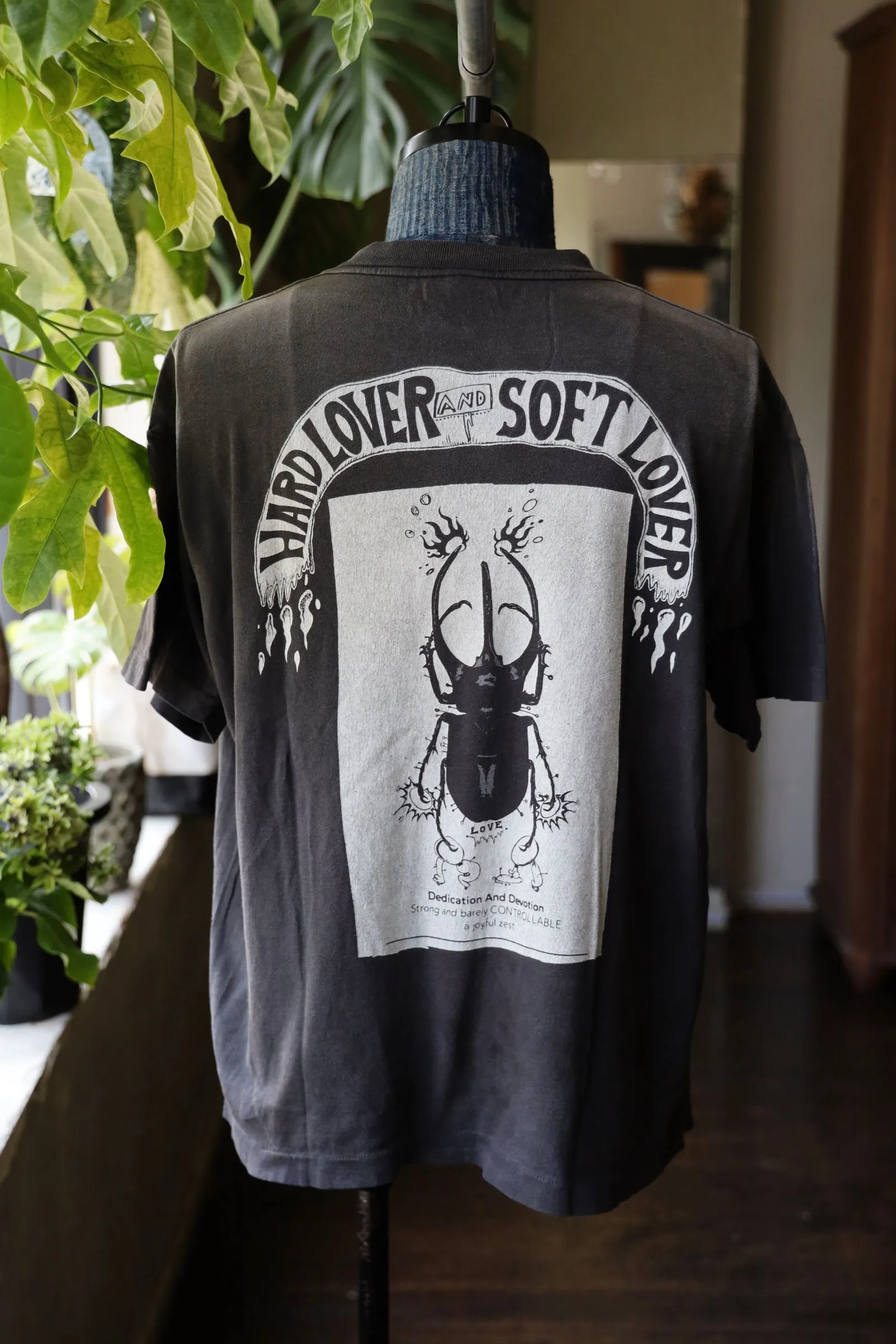 SAINT Mxxxxxx SS TEE/THE ETERNAL/BLK Latest Skeleton Beetle Distressed Sulfur Dyeing Retro Short Sleeves Washed Black S-XL Garment Dyeing Rewashed for Distressed Horse Replacement Faded Top Printing Technology Simulates Natural Distressed Style Really Correct Version Original Consistent Main Mark/Washed Mark/Angel Anti-Counterfeiting Mark